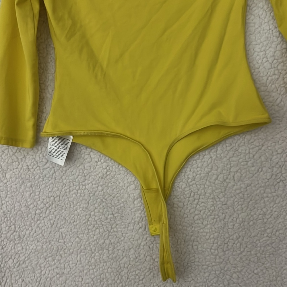 GUESS Los Angeles Yellow Off Shoulder Bodysuit Size M - Picture 3 of 6